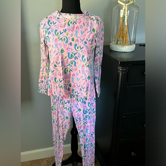 Lilly Pulitzer pajama set - Mermaid print - size 12 (girls) - Picture 1 of 2